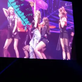 BLACKPINK Kiss and Make Up Fancam 🖤🩷 #blackpink #jenniekim #lisablackpink #roses_are_rosie #jisooblackpink #killthislove #bornpinkworldtour #blinks #blink #kpopfyp #fyp 