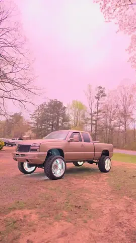 Out here risking my life for a video that will probably get no likes anyways😅 #foryou #fypシ゚viral #foryoupage #viral #trending #fypシ #fyp #🔥 #rileyrothell #trucktok🔥 #trucktok #kg1forged #wides #storm #tornado 