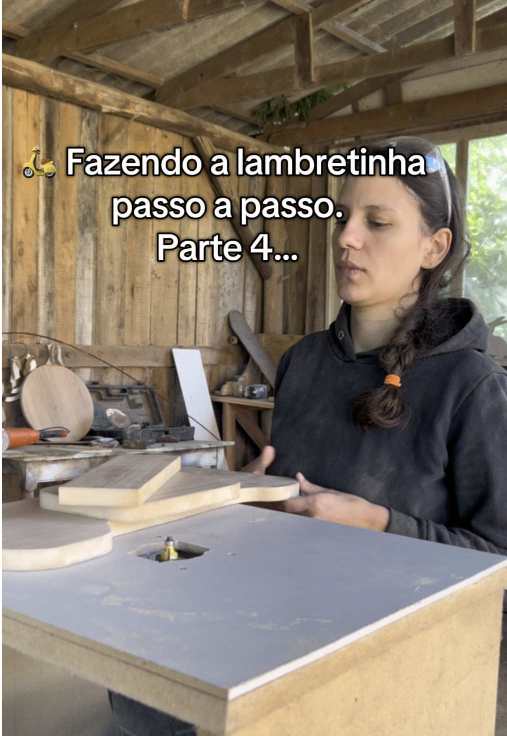 Transformando restos de MDF em uma lambreta de madeira! Acompanhe o passo a passo completo — parte por parte — e veja como é possível ganhar dinheiro com marcenaria artesanal! Parte 4/7– Vem comigo nessa jornada! #marcenaria #diybrinquedos #lambretademadeira #ganhardinheiro #brinquedosartesanais #marcenariacriativa #mdfreaproveitado