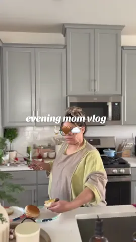 time to find a hobby🧶👩🏼‍🍳⛷️🤸‍♀️ #wfhmom #wfhmoms #wfhmomma #workingmoms #workingmomsoftiktok #workingmomsbelike #workingmumlife #mamatrabajadora #workfromhome #workfromhomemoms #motherhood 