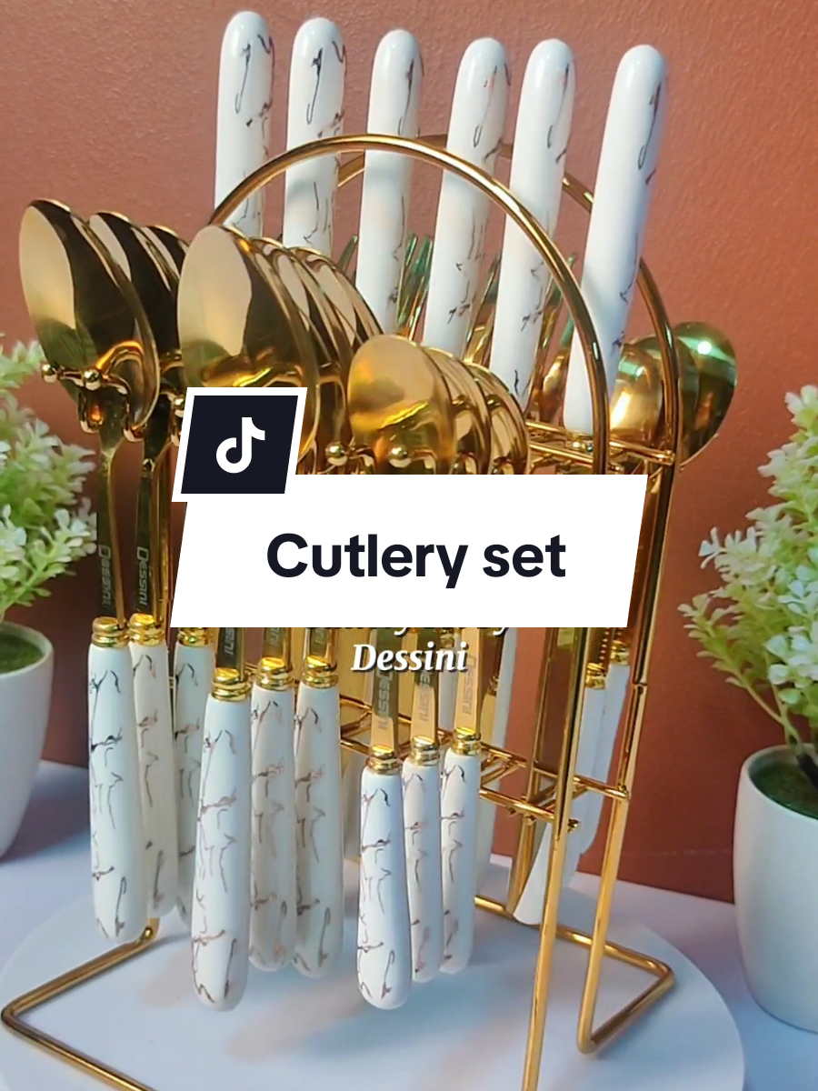 Set sudu garfu ni tengah offer tau sekarang cepat grab korang..Dapat 24cs sekali dgn holder.. #dessini #dessinicookware #cutlery #cutleryset #sudu #garfu 