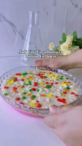 Jadi Gini Cara Buatnya Puding Es Doger Bahan vla : 2 sdm maizena 2 sdm gula 1/3 sdt garam 500 ml susu/santan 1 sdt pasta es doger Bahan puding 1 sdm maizena 3 sdm gula Sejumput garam 1/2 sdt vanila 1 bks agar agar 700 ml susu/santan 1 putih telur (dikocok) 1 sdt air jeruk nipis (opsional) #puding #pirex #pudingesdoger