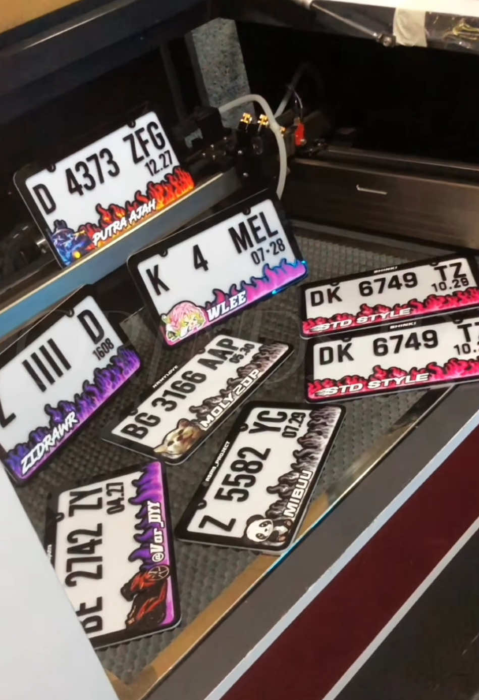 Sesekali nostalgia 2020😁 Bagi yang mau framepl4te kece seperti ini langsung saja ke live kita nanti siang setelah jumatan ya ceez😜🙏🙏🙏🔥🔥🔥 #customplatnomor #platkece #platmotorcostum #frameplatkece #fyp #4u #ceez 