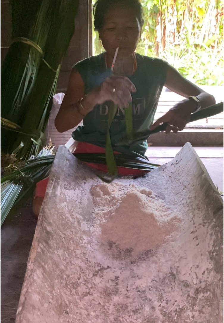 Memasak sagu di pedalaman suku Mentawai #mentawai #siberutselatan #mentawaiisland #siberut #memasaksagu #sagu #sikere #fyppppppppppppppppppppppp 