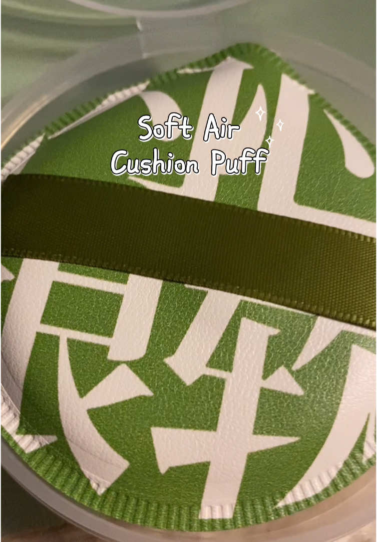 pov: ang hilig mo sa green kaya pati yung puff mo green na rin 🤣💚 #fyp #foryoupage #cushion #softaircushionpuff #makeup #makeupcushion #makeuppuff #puff #cushionfoundation #budoltok #budolph #makeupaccessories #makeup #makeuptok #aircushionfoundation #softcushion #makeupmusthaves #makeupaccessories 