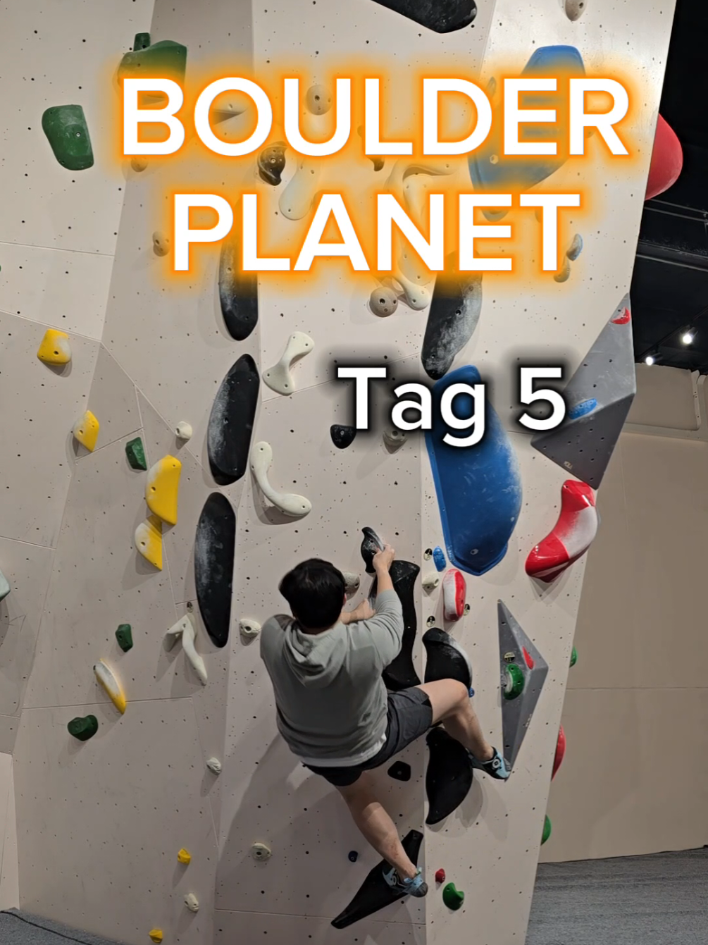 It's hell hook time 👌🏻 #Bouldering #RockClimbing #ClimbingLife #IndoorClimbing #BoulderingGym #ClimbingGoals #ClimbingDaily #TryHard #ClimberLife #NoGravity #BoulderingThailand #ClimbingThailand #BangkokBouldering #ThaiClimbers #adventurethailand #boulderplanetthailand 