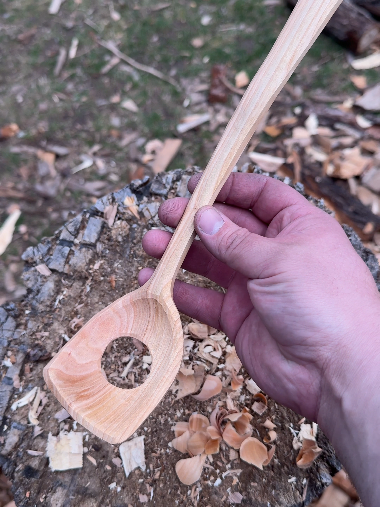 You know the good is wood when it doesn't float. #spooncarving #bushcraft #asmr #woodworking #workingwood