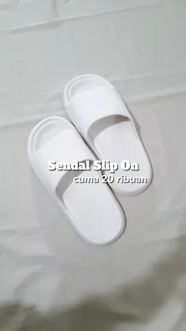 cuma 20ribuan dapet sendal slip on anti licin  #sandal #sandalpria #sandalpriamurah #sandalcasual #sandalslipon #sandalantislip #fyp #sandaldaily #sandalselop #sandalwanita #sandalpuffy #sandalmurah #sandalviral #sandalangola #masukberanda 