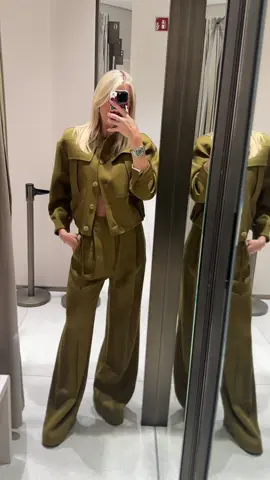 You know it’s damn good when you gotta back out of the fitting room 😤 #zara #zaraoutfit #zaraset #linnen #summeroutfit #zarahaul #zaratryonhaul #outfit #springfashion #spring #2025 #olivegreen #bomberjacket #zarabomberjacket #suitpants #goldenconcept 