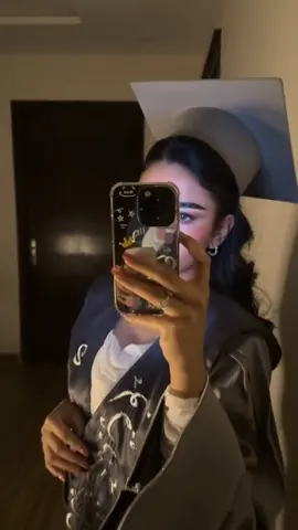 الرمادي الأكثر طلباً #عبايات #خريجات #عبايات_تخرج #تخرج #عبايات_تخرج_رواق 