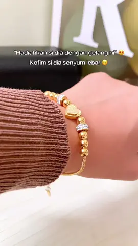 Cantik kan gelang ni😍 dapat ni kofim senyum lebar✨ #youniq #youniqbracelet #bracelet #bracelets #gelangtitanium #gelangcouple #gelang #gelangwanita #giftideas #giftsforher #gelangantikarat #gelangviral #gelangengravenama #braceletforwomen #gelangcantik #prettybracelets #forher #forwife #fypage #fypシ゚ 