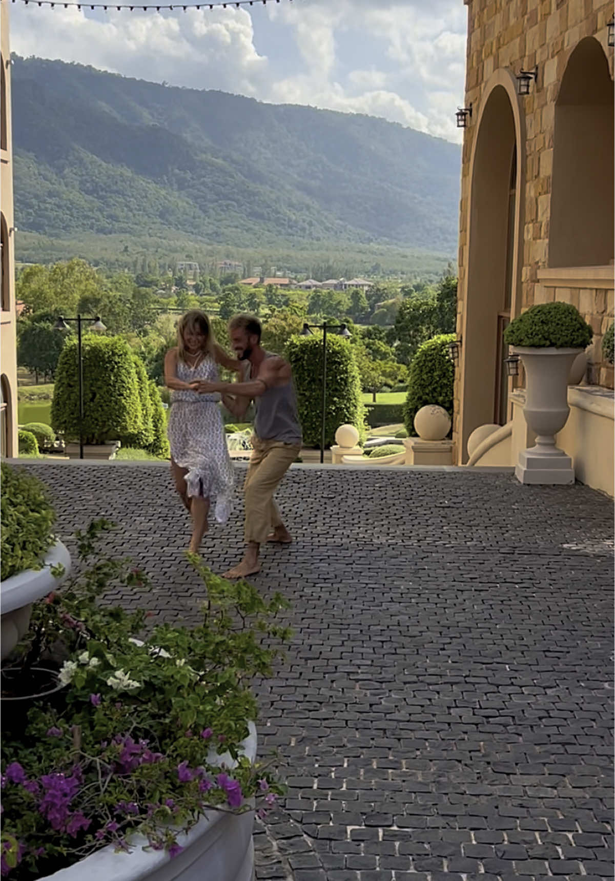 Каждая улочка Тосканы хранит историю любви..❤️ Every street in Tuscany holds a love story..❤️