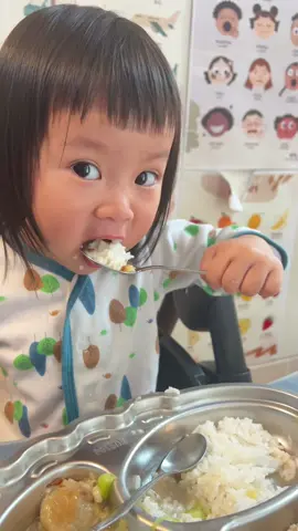 Yg gk mau ribet bisa cobain kaldu satu ini, bisa bantu makan anak makin lahap dan salah satu bb booster jg 🤍 @hellospoon.id #nutrisipenuhbarenghellospoon #brothhellospoon #beefbonebroth #hellospoon 