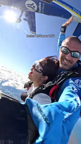 When the tandem master is having just as much fun as you 🙌  #skydivebyronbay  #skydiveaustralia #skydiving #skydive #tandemskydive #freefalling #freefall 