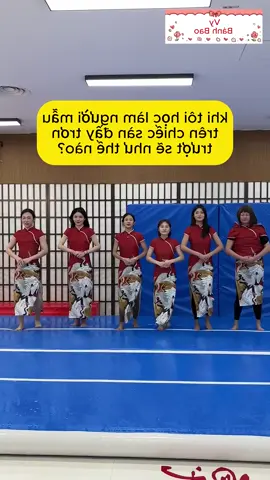 Thử thách làm người mẫu trên chiếc sàn nhà trơn trượt
