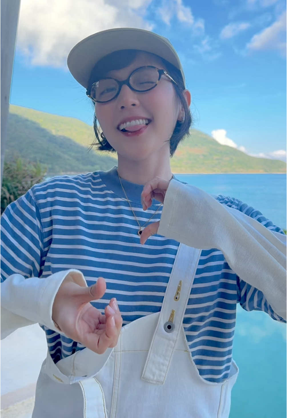 just chillin’… 🐳🌤️🍃