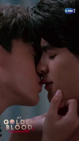 จูบนี้.. มาจากความรู้สึก #MyGoldenBloodEP5 “My Golden Blood เลือดนายลมหายใจฉัน” 🧛‍♂️ ทุกวันพุธ เวลา 20:30 น. ทางช่อง GMM25 และดูออนไลน์ เวลา 21:30 น. บนแอป iQIYI และเว็บ iQ.com ที่เดียวเท่านั้น #MyGoldenBlood #GMMTV #บันเทิงTiktok