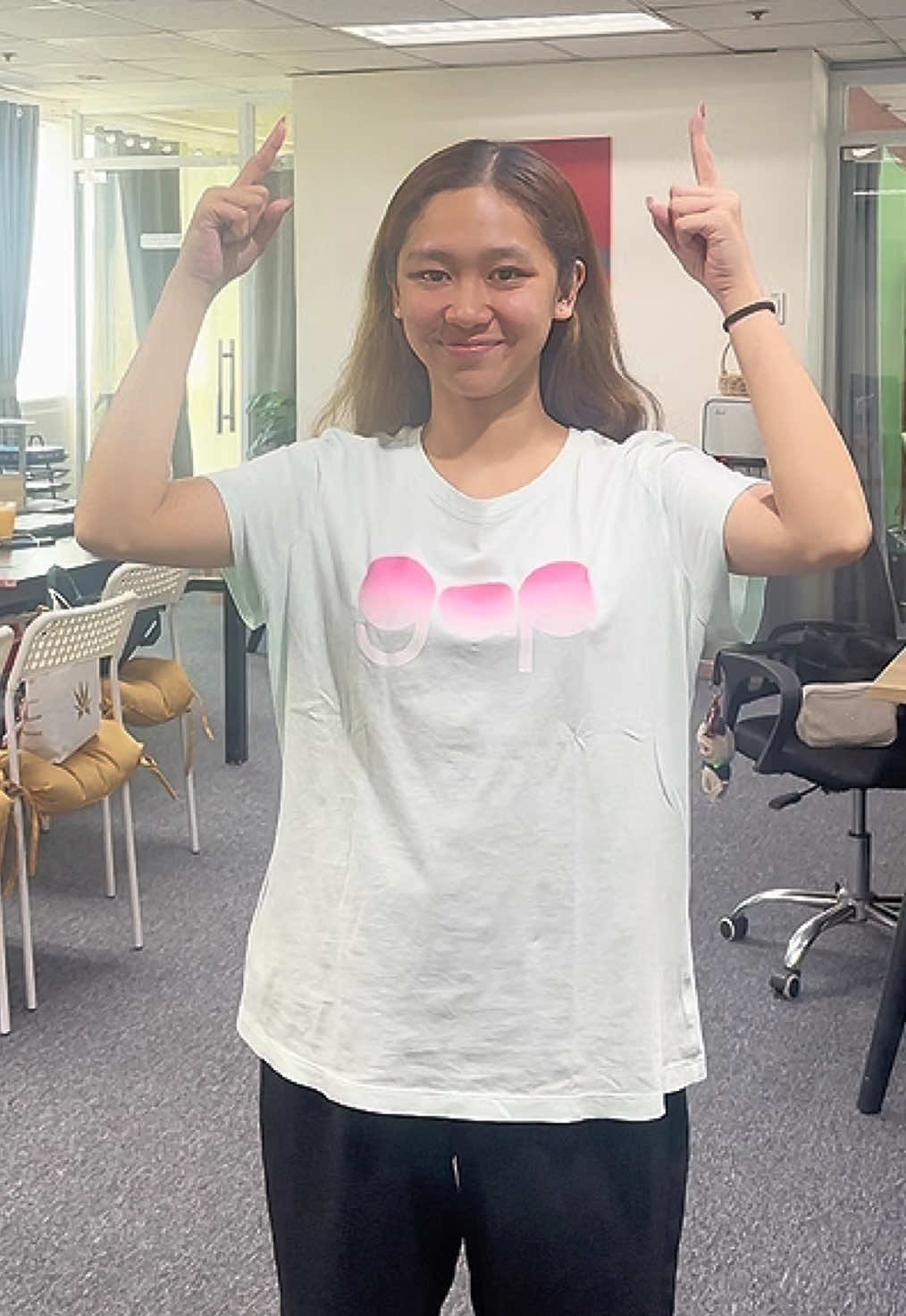 what’s she pointing at? only she knows. 🔎 legends say she’s still pointing at the air ‘til this day😭 that’s the smm life for you! 😭😂 #SocialMediaManager #SMMThings #ContentLife #RelatableTok #WorkHumor #DigitalMarketing #TeamNoSleep #TikTokPH #LifeOfASMM #FunnyContent #POV #ViralTok #PinoyTikTok #CreatorLife #MarketingGirlies #psdm #genzinmarketing #officetok #officehumor #officelife 