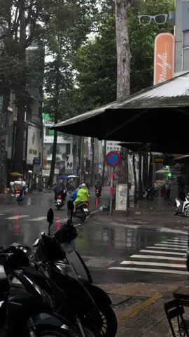 Chọn ở lại thành phố vì còn dang dở những giấc mơ #xuhuong #saigon #fyp 