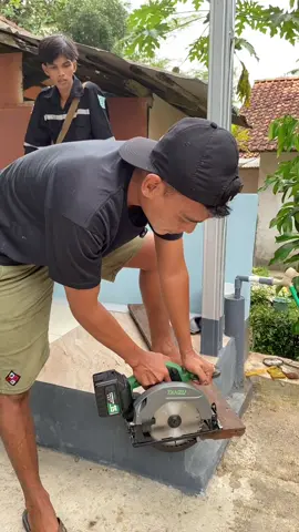 Lebih mudah dan praktis pakai circular saw tanzu 7 inch#gergajikayu#circularsawbaterai#sirkel#tanzu 
