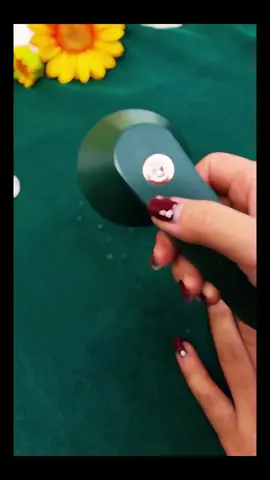 #foryou #goodthing #fyp  家里的衣服容易起球，试试这款去毛球修剪器，各种衣物的毛球都可以轻松快速去除，充电式的，方便又好用，毛球去得干干净净。进橱窗选品吧！好物为您分享。