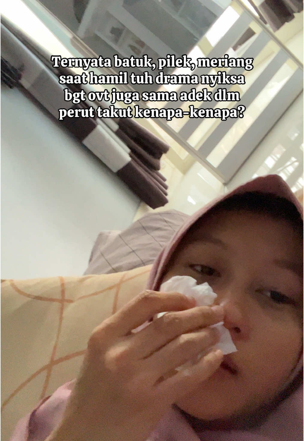 Rasanya lemes bgt nih kaki buat berdiri aktivitas, udah mah nyari posisi tidur udah susah ditambah mampet pilek dahlah kurang tidur, gerakan adek utun juga berkurang bbrp hari ini 🥹 adeeek sehat2 yaa, maaf sering diajak cape-cape terus sama mama nya 😭 #hplmei2025 #bumilsehatbayisehat🤰♥️😘😘 #trimester3 