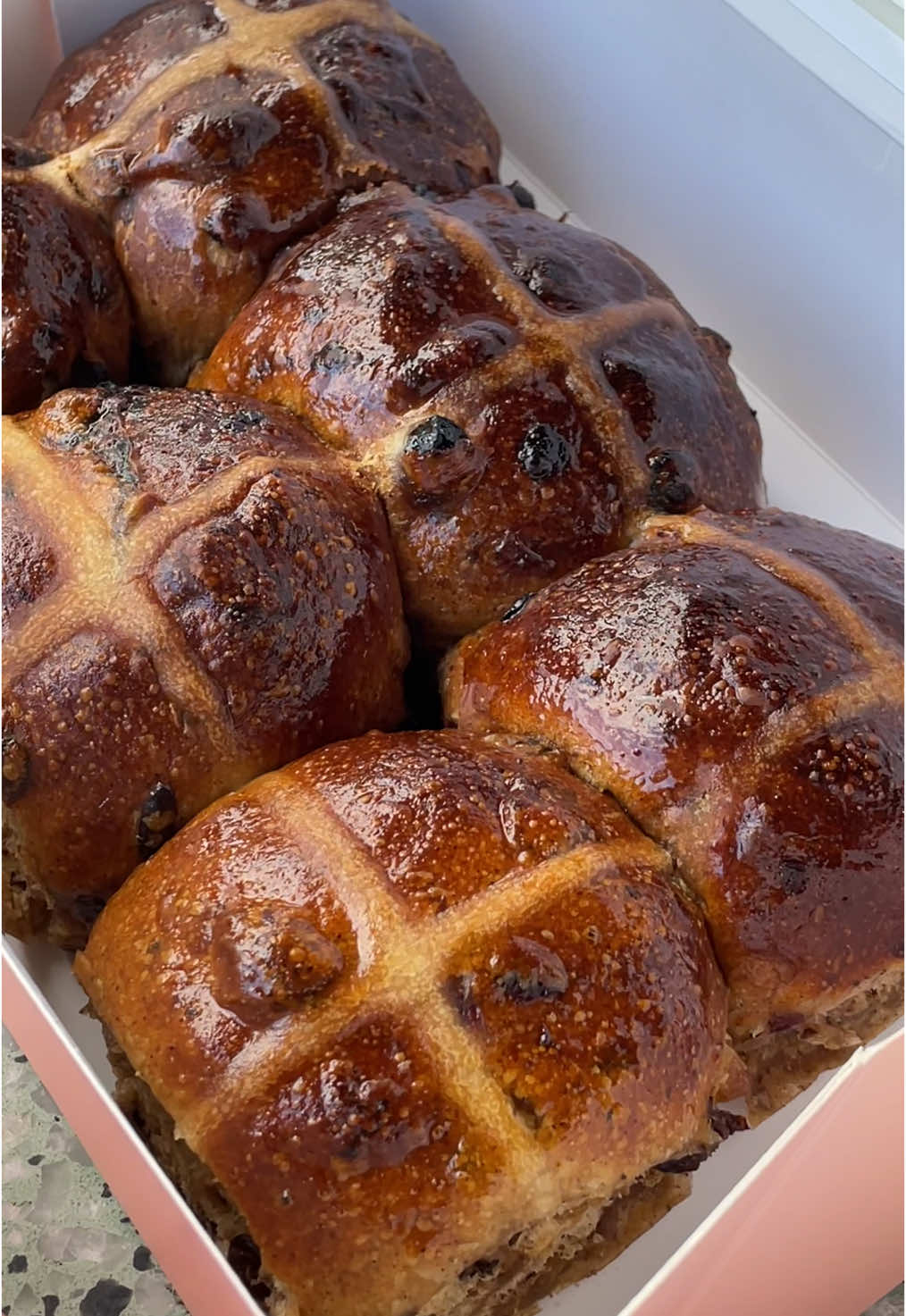 POV: you found fluffiest, most decadent Hot Cross Cinnamon Scroll 🤤🤤 OBSESSED!!  @Penny for Pound #brandedcontent #pennyforpound #hotcrossbuns #cinnamonscrolls #croissants 
