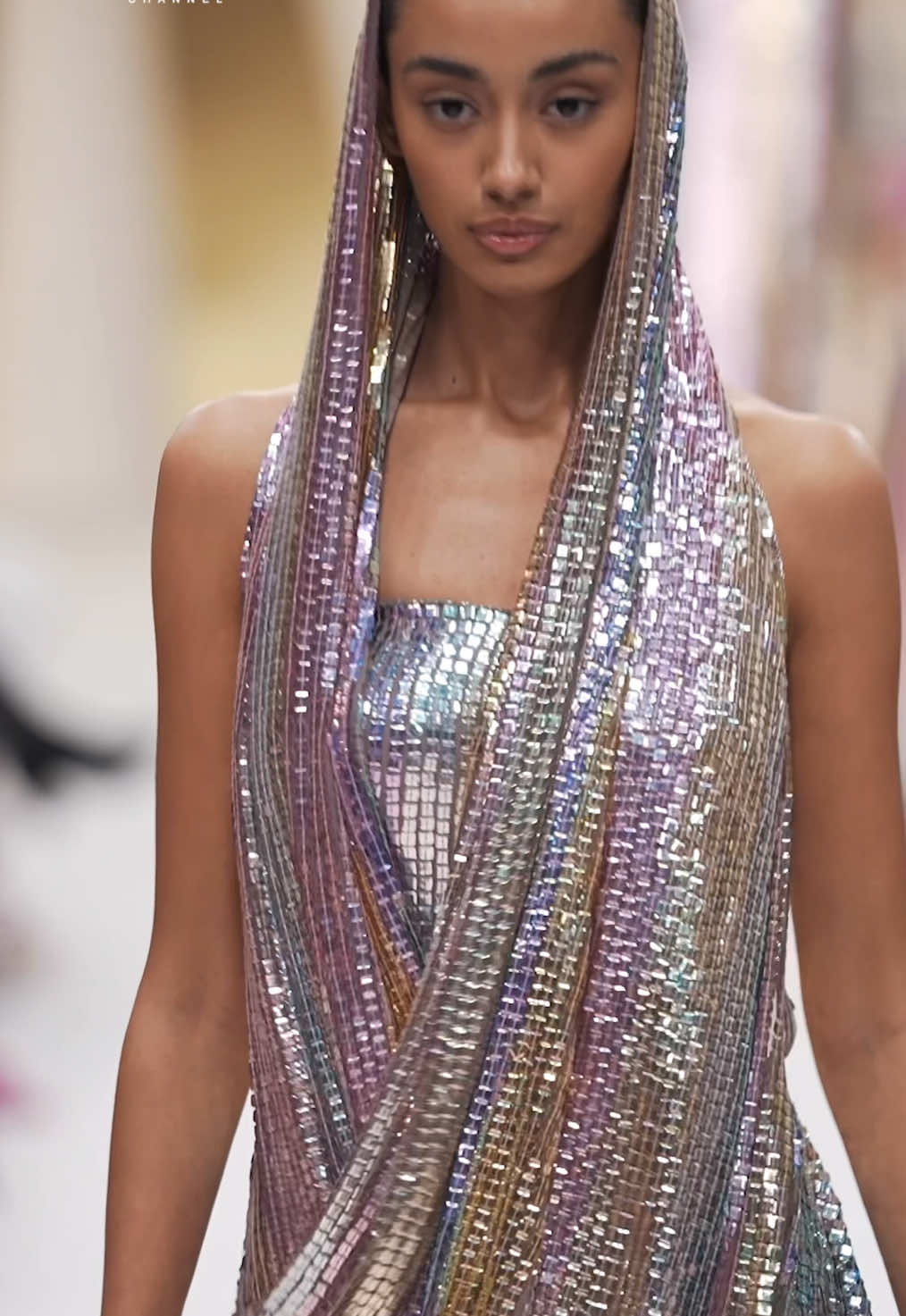 Oriental charm meets contemporary glamour: Manish Malhotra mesmerizes Dubai with his FW 2025/2026 collection. A triumph of draping, intricate embroidery, and silhouettes that blend tradition with modernity—set in a show that celebrates timeless elegance. A runway made of pure magic. #ManishMalhotra #DubaiFashionWeek #IndianCouture #LuxuryFashion #runwaymagic 