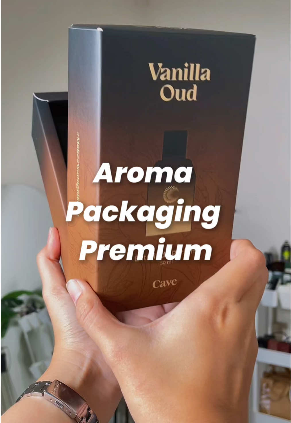 New collection parfume Cave Vanilla Oud yang memberikan kesan exclusive dan premium. Tulis di kolom komen pengalaman lo after sniff Vanilla Oud! #caveperfume #parfumreccomended #parfumcowok #vanillaoud #parfumtahanlama