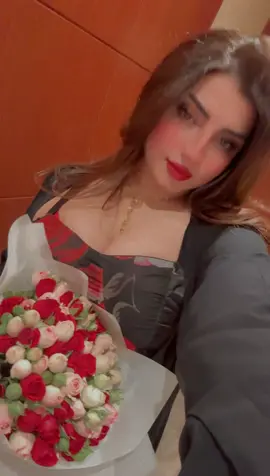 تهديني الورد وانا ورد 🙈😝#جدة #الرياض_الان #المدينة_المنورة #قطر🇶🇦 #الامارات_العربية_المتحده🇦🇪 ##السعودية_الرياض_القصيم_الدمام_جدة 🇸🇦