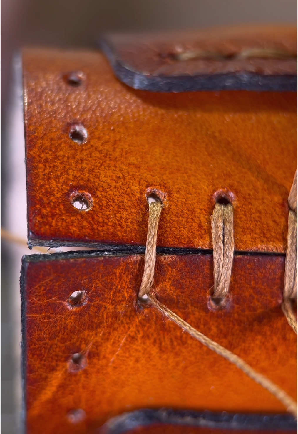 #fyp #asmrleather #leathercraft #crafttok 