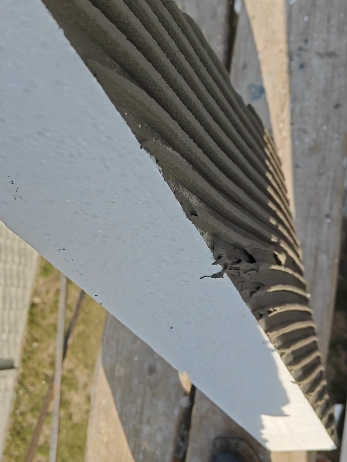 Правильна поклейка на гребінку  #фасад #будівництво #пінопласт #fasad