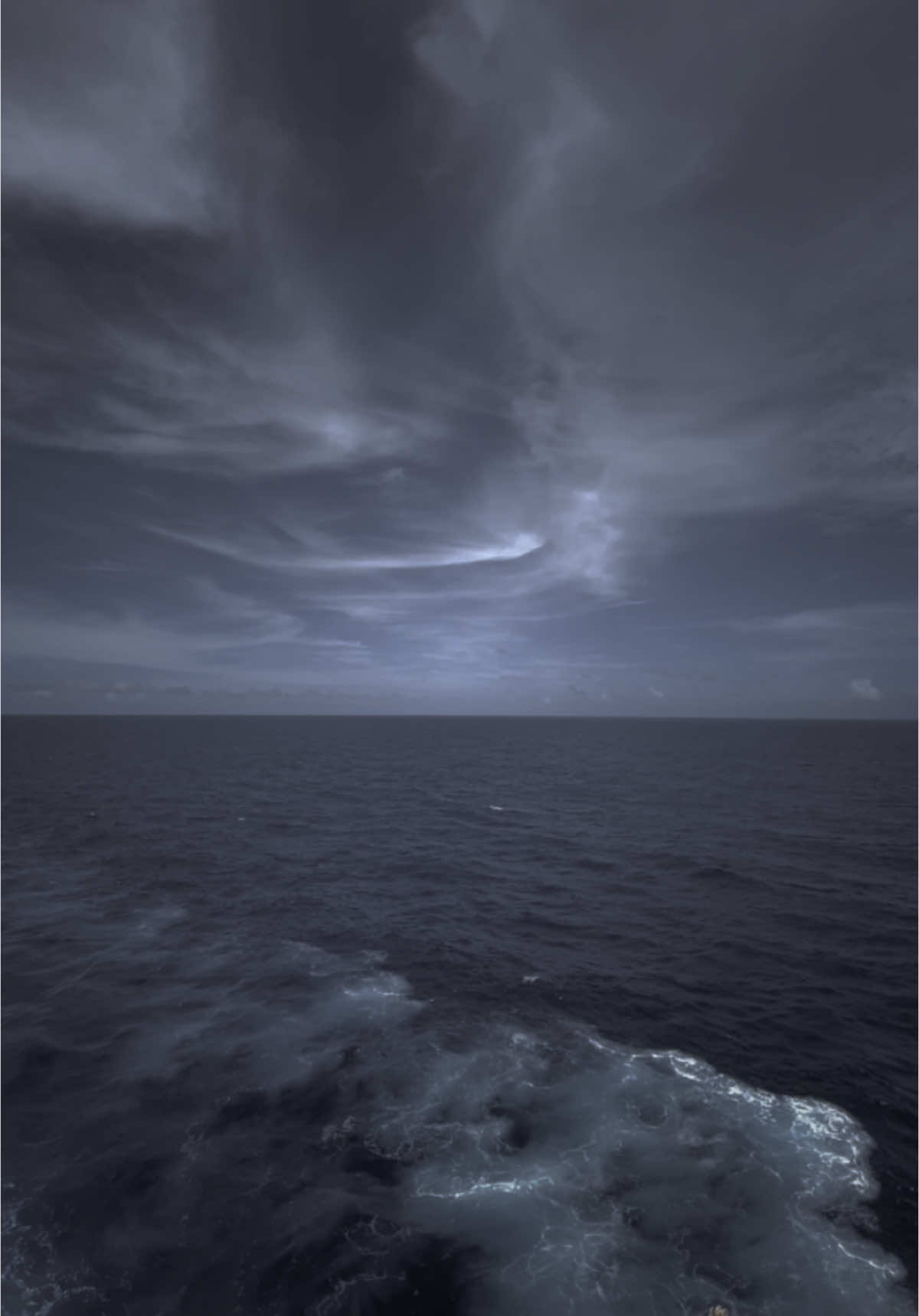 Мне море по колено  #океан #пашатехник 