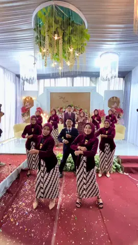 my bride🥰😍 #bridesmaids #wedding #weddingtiktok #brides #weddingday #fyp #flashmob #velocity #couple 