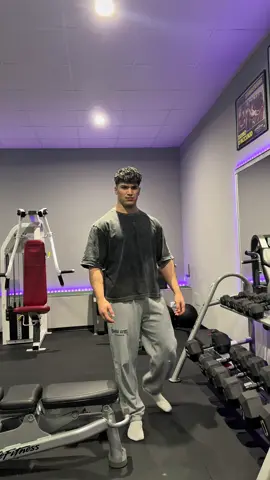 Bro ma che fai 😭 @Chape #GymTok #palestra #meme #ironia 