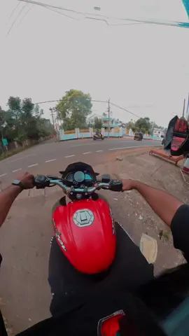 𝐋𝐨𝐨𝐤 𝐭𝐡𝐞 𝐒𝐤𝐲🫣 #ns200 #ns200lover #ns #traveltiktok #world #srilanka 