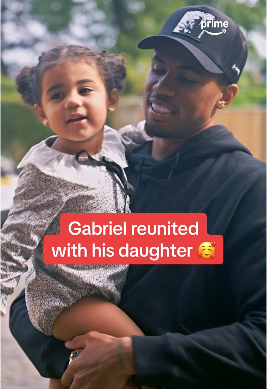 Gabriel reunited with his daughter, who had a special present for him 🎁🥰 #arsenal #afc #gabriel #gabrielmagalhaes #marriedtothegame 