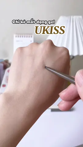 Kẻ mắt đỉnh nha, cũng đơn giản thôi#ukiss #chikemat #goclamdep #reviewlamdep #kemat 
