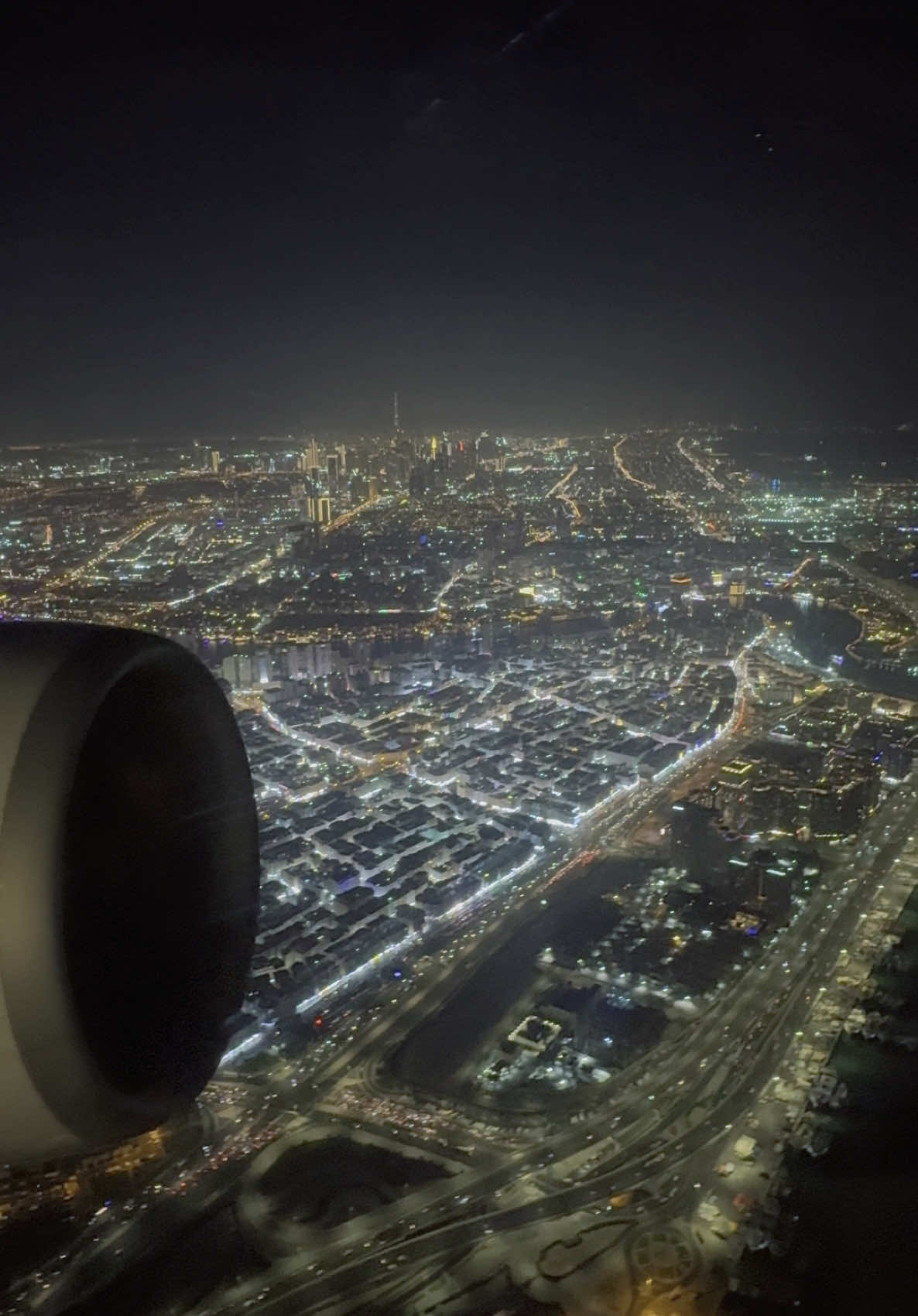 Emirates B777 takes off from Dubai at night  #emirates #emiratesairlines #b777 #travel #dubai #dxb #airport #aviation #flyemirates #traveltiktok #traveltok #businessclass #traveling 