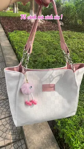 Chẳng thích thế giới. Chỉ thích mình anh thôiiii !!! #tuidulich #tuideovai #tuixach #tuixinh #tuimaumoi #xuhuong 