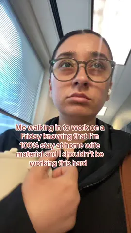 Someone get me out of here 😂😂 #workingmom #workinggirl #latinacreator #8to5worklife #contentcreator #friday #workinghard 