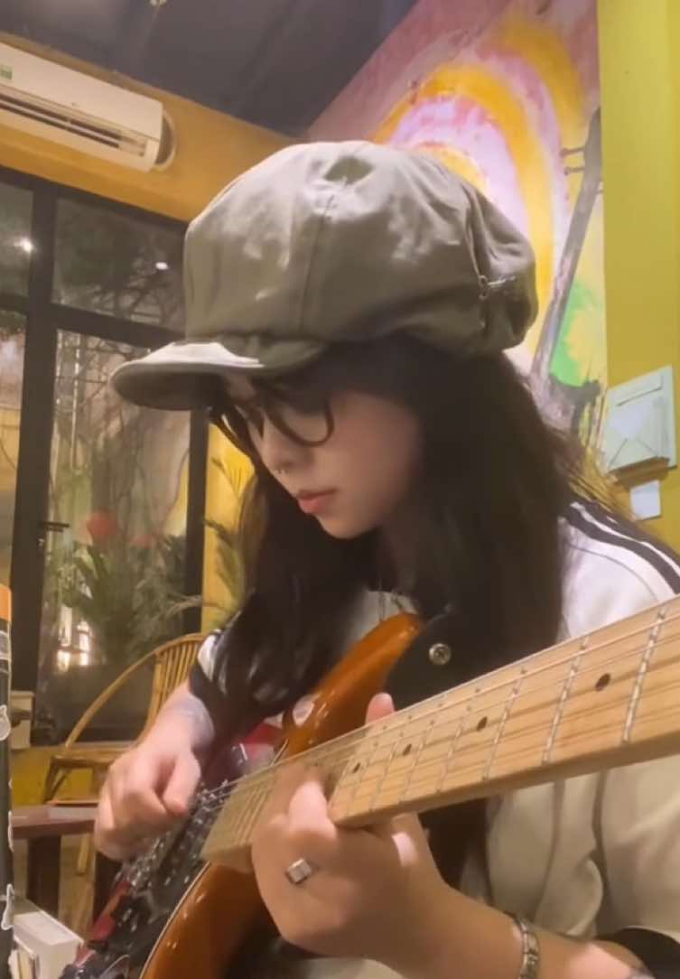 dạo này chịu loop lại cho sạch r nma vẫn lười quay tử tế nên ghép tạm vào vid này 😞 #xuhuong #guitar #tiktok 