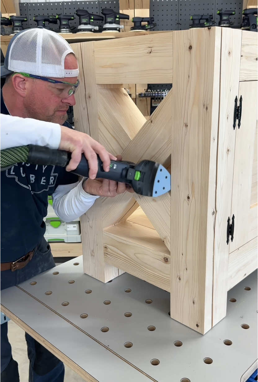 One of the coolest things about the @Festool Canada ROTEX RO 90 sander is that you can switch out the sanding heads to suit the task. After I was done doing some touch sanding in the smaller hard to reach areas I then switched to the RTS 400 sander for a final light sand before I move onto applying the finish 