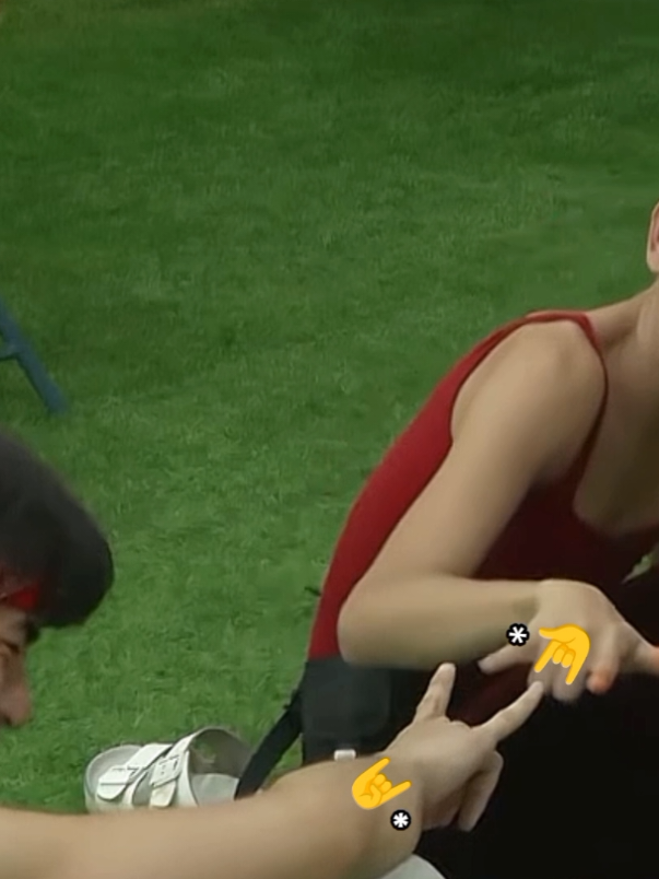 The sign language in the end🥹🫰 #pbb #pbbcollab #pbbcelebrityedition #pbbesnyr #pbbbrent #esnyr #brent #bresnyr #fypviraltiktok🖤シ゚☆♡ 