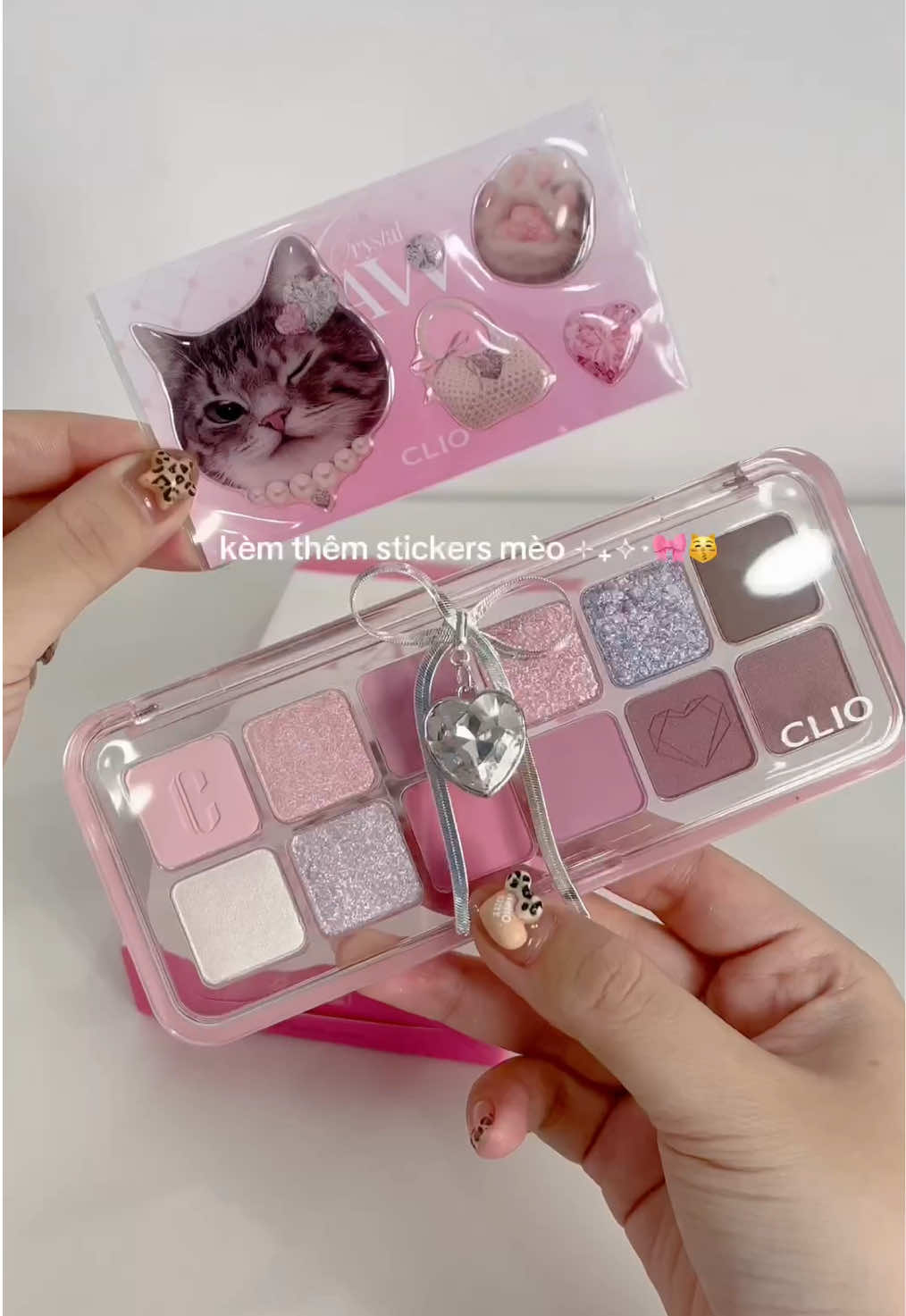 bảng mắt duỗng thê có con mèo cưng lém lun á clio ơi 💖😽#CapCut #xuhuong #goclamdep #reviewlamdep #kbeautyproducts #kbeauty #stylekorean #tiktok #clio #meow #kbeauty #eyeshadowpalette @클리오 찐 