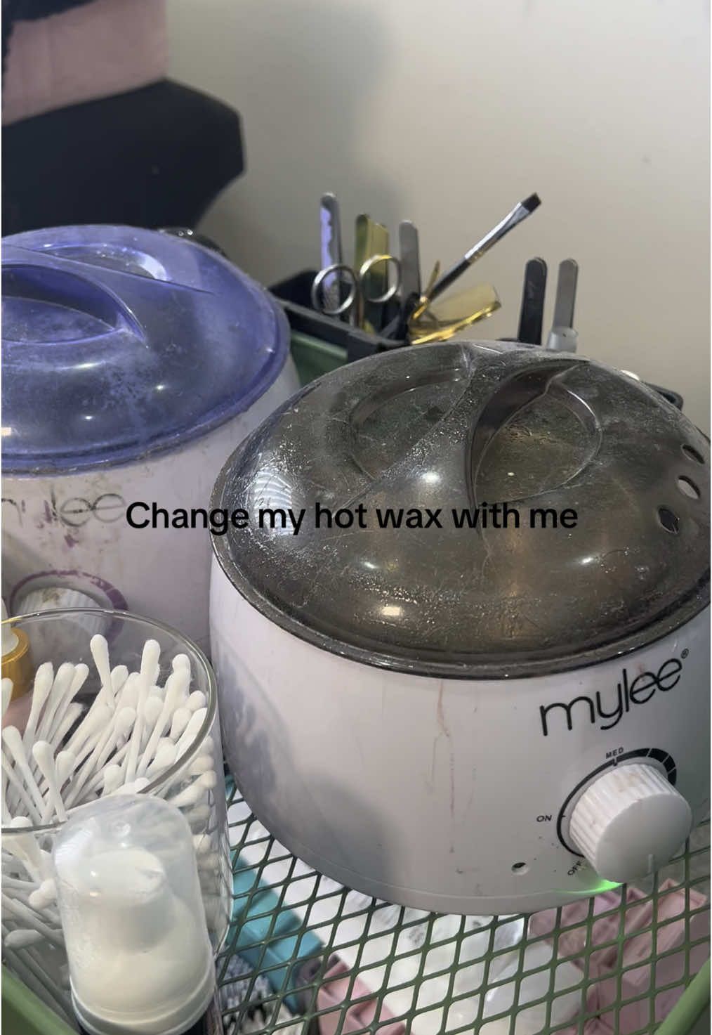 Change my hot wax with me ✨ Once in a while I like to change up my hot wax, and this time I have went from Italwax full body waxing beads to Black Coral in ‘Plumeria’. I seen this on @Waxing Queen Adventures page and instantly knew I needed to try it out 🫶🏼 #waxing #waxingvideos #hotwax #BeautyTok #beautytherapist #waxingqueen 
