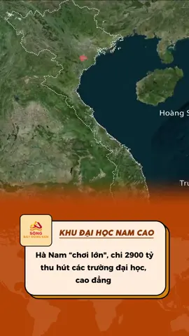 🌟 Hà Nam “chơi lớn”, chi 2.900 tỷ thu hút các trường đại học, cao đẳng 🌟 ▶️ Hà Nam đang có bước đi chiến lược khi dành tới 2.900 tỷ đồng từ ngân sách tỉnh để xây trường, mở viện. Khu Đại học Nam Cao – cái tên từng nằm im trên giấy suốt hơn chục năm qua, giờ đang được gọi dậy hướng tới một đô thị Đại học Nam Cao phát triển vượt bậc. ▶️ Nếu được triển khai đúng kỳ vọng, nơi đây có thể trở thành điểm đến đô thị đại học mới đúng nghĩa, song hành cùng các trung tâm đào tạo lớn như Hòa Lạc, Thạch Thất, Gia Lâm. 👍 Không lâu nữa, sĩ tử lại rủ nhau… “về Hà Nam nhập học” thay vì đổ dồn về Thủ đô. Cùng với sự đổ bộ của các cơ sở đại học, đào tạo, sự có mặt của các cơ sở y tế lớn thuộc Bệnh viện Bạch Mai, bệnh viện Việt Đức, có thể thấy đội ngũ giảng viên, y bác sỹ cũng sẽ quy tụ về vùng đất phía Nam Hà Nội trong tương lai gần.  #Batdongsan #DautuBatdongsan #Dautu #Nhadat #SongBatdongsan 