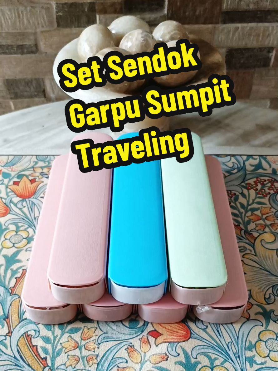 1 set sendok garpu sumpit dengan box cuma sepuluh ribuan. #setsendokgarpu #sendokgarpu #alatmakan #souvenir #f 