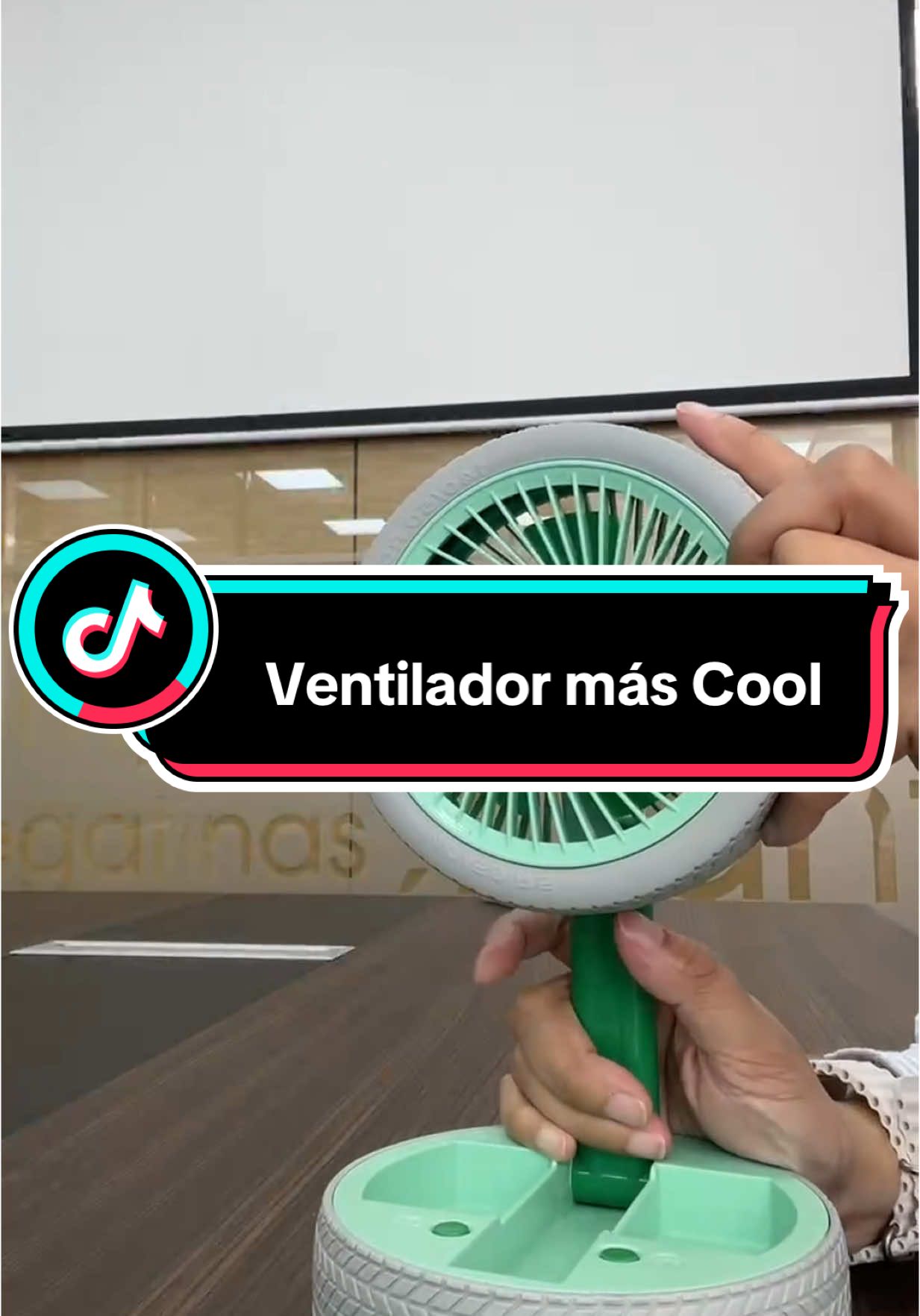 🔥 ¡El ventilador más cool del verano ya está aquí! 🔥 🚗 Diseño en forma de neumático, ¡original y único! 🌬 3 velocidades para que elijas la brisa perfecta. 💼 Compacto, portátil y ¡súper potente! Perfecto para el escritorio, el coche o llevarlo contigo a cualquier parte. ☀ Este verano… ¡no te derritas, refréscate con estilo! #verano2025 #playa #ventiladorportátil #tiktokmademebuyit #vacaciones #influencerlife 