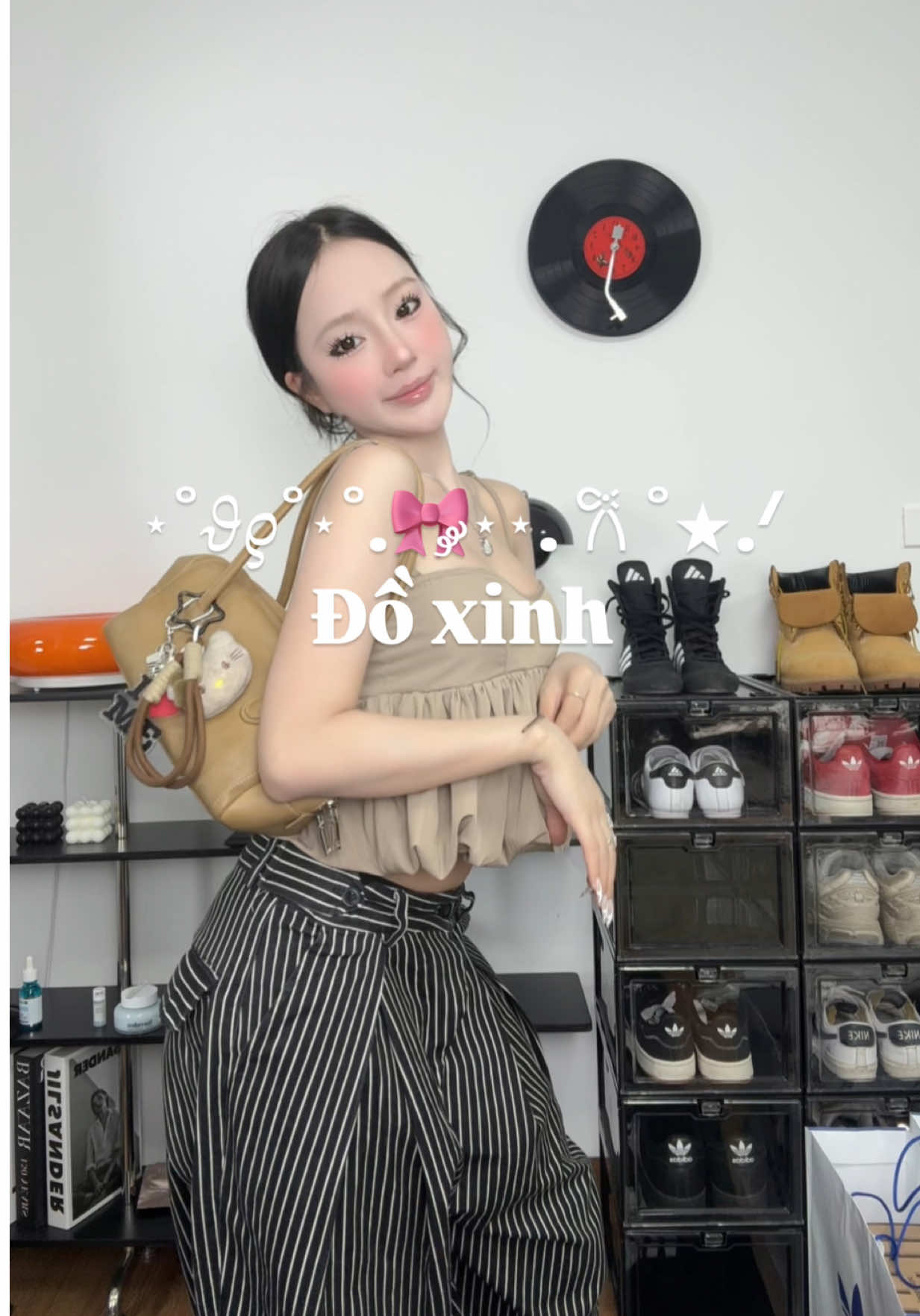 Mặc màu này iu nè mấy bà 🫶🏻 #outfit #kittyhatrang #bumberjeans  